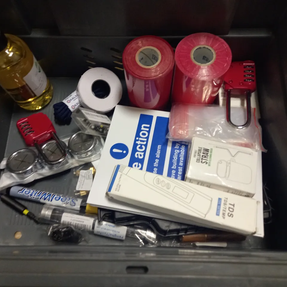 LOT OF ASSORTED HOUSEHOLD ITEMS TO INCLUDE CRIMPIT, SAFE JAWZ AND CAST IRON PADLOCK