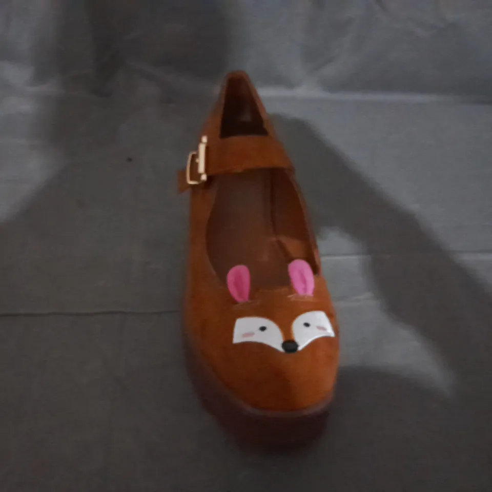 PAIR OF KOI TIRA MARY JANES BASIL FOXY EDITION SIZE 6 