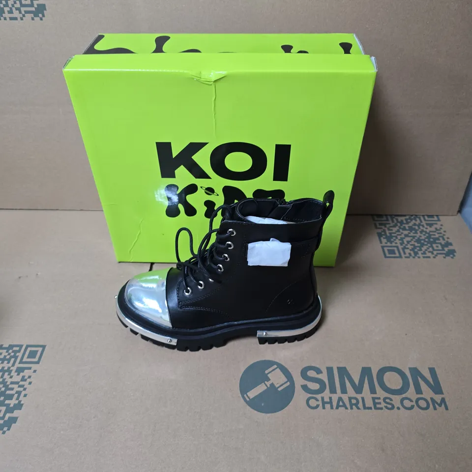 BOXED KOI KIDZ LIL' BORIN HARDWARE BOOTS BLACK / METAL UK SIZE 2 