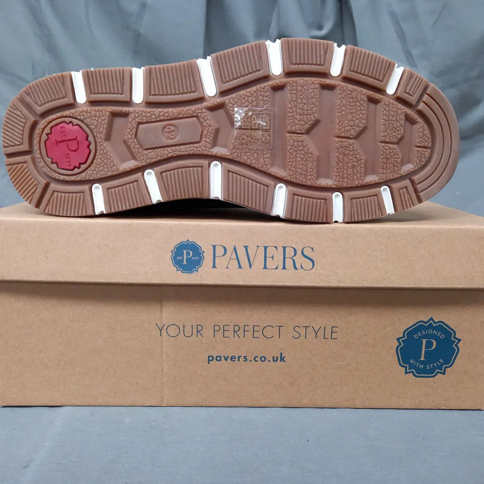 BOXED PAIR OF PAVERS SHOES IN NAVY/MULTI UK SIZE 8