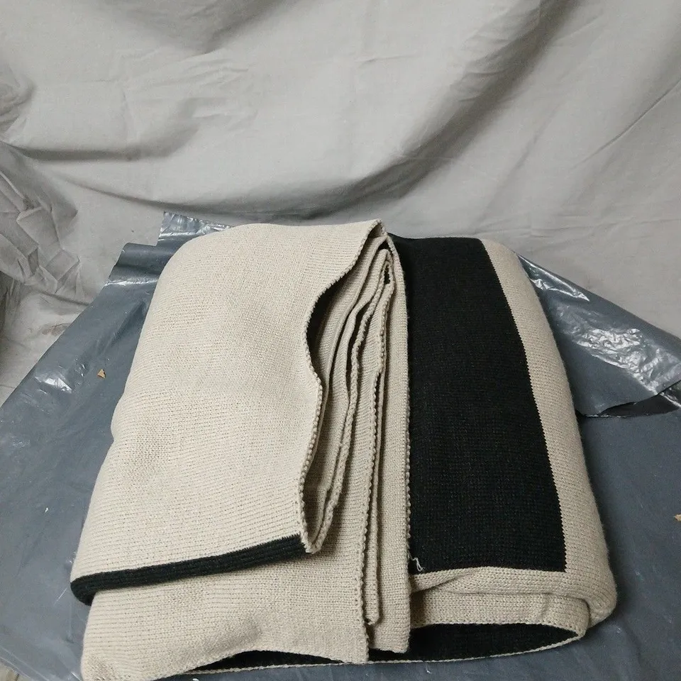 K BY KELLY HOPPEN SIGNATURE THROW BOXED