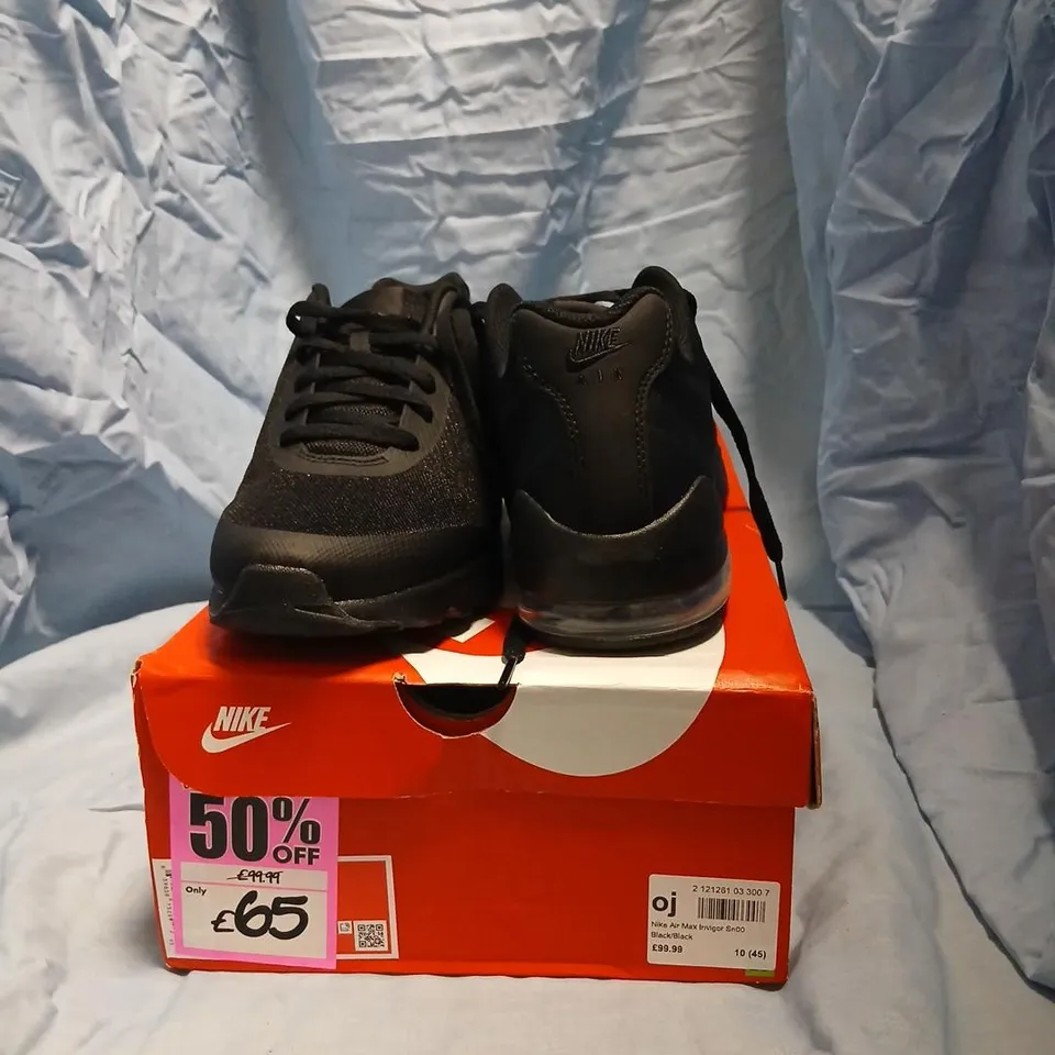 NIKE AIR MAX INVIGOR SNEAKER BLACK/BLACK – UK 10 (EU 45) 