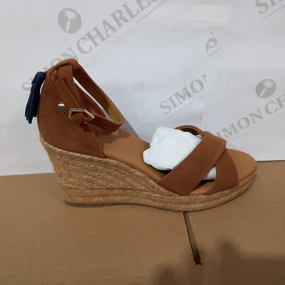 PAIR OF FAIRFAX & FAVOR WEDGE SANDALS SIZE 39