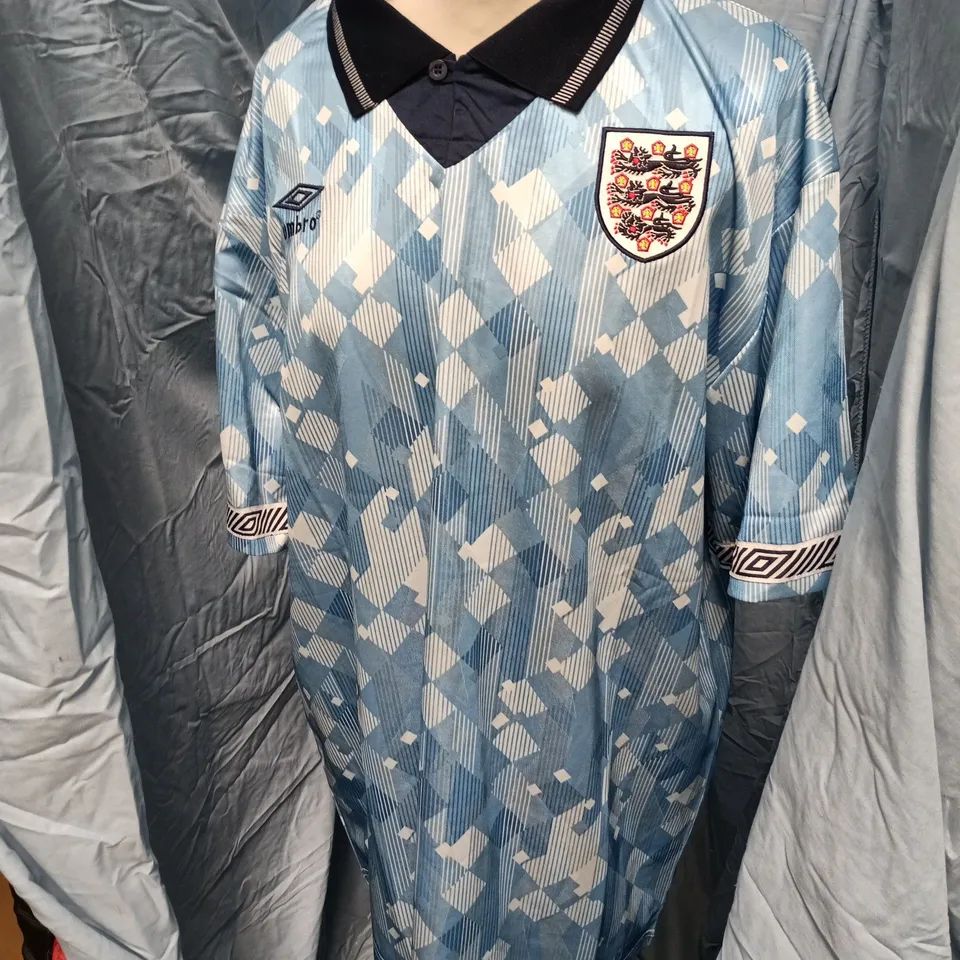 ENGLAND NATIONAL TEAM FOOTBALL SHIRT – UMBRO, LIGHT BLUE GEOMETRIC PATTERN, 2XL