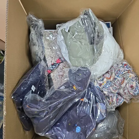 BOX OF APPROXIMATELY 20 ASSIRTED ITEMS TO INCLUDE: TAMSY WHITE DENIM JACKET