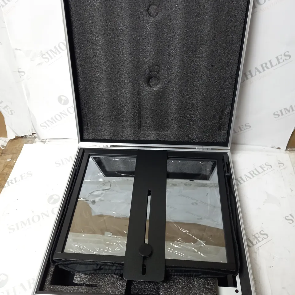 BOXED NEEWER LED LIGHT