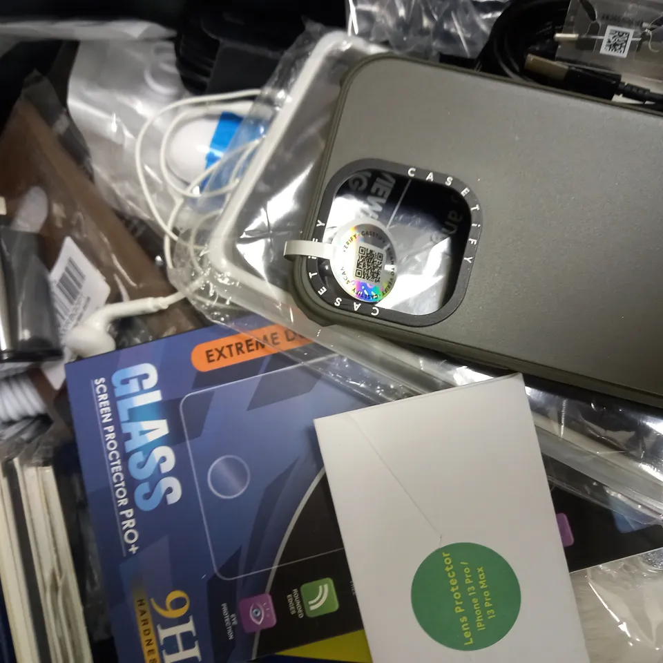 LOT OF APPROXIMATELY 20 PHONE ACCESSORIES, TO INCLUDE CASES, SCREEN PROTECTORS, ETC 