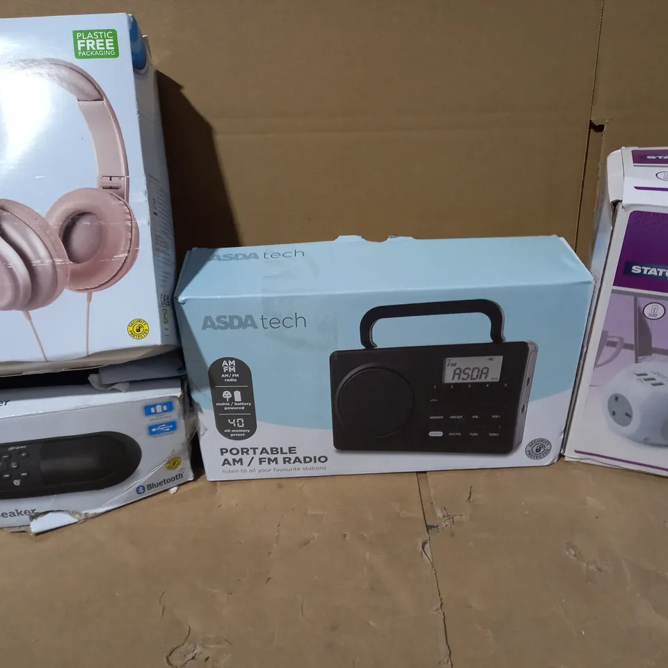 LOT OF 6 ASSORTED ELECTRICAL ITEMS TO INCLUDE PORTABLE FM RADIO, PORTABLE BLUETOOTH SPEAKER, WIRED HEADPHONES, ETC