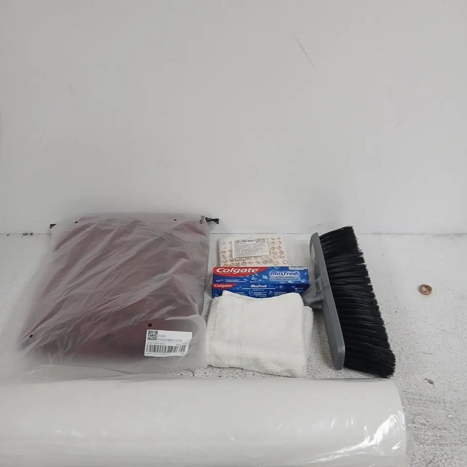 BOX OF APPROXIMATELY 10 ASSORTED ITEMS INCLUDING A BRUSH HEAD, SOME COLGATE TOOTHPASTE AND SOME EARRINGS