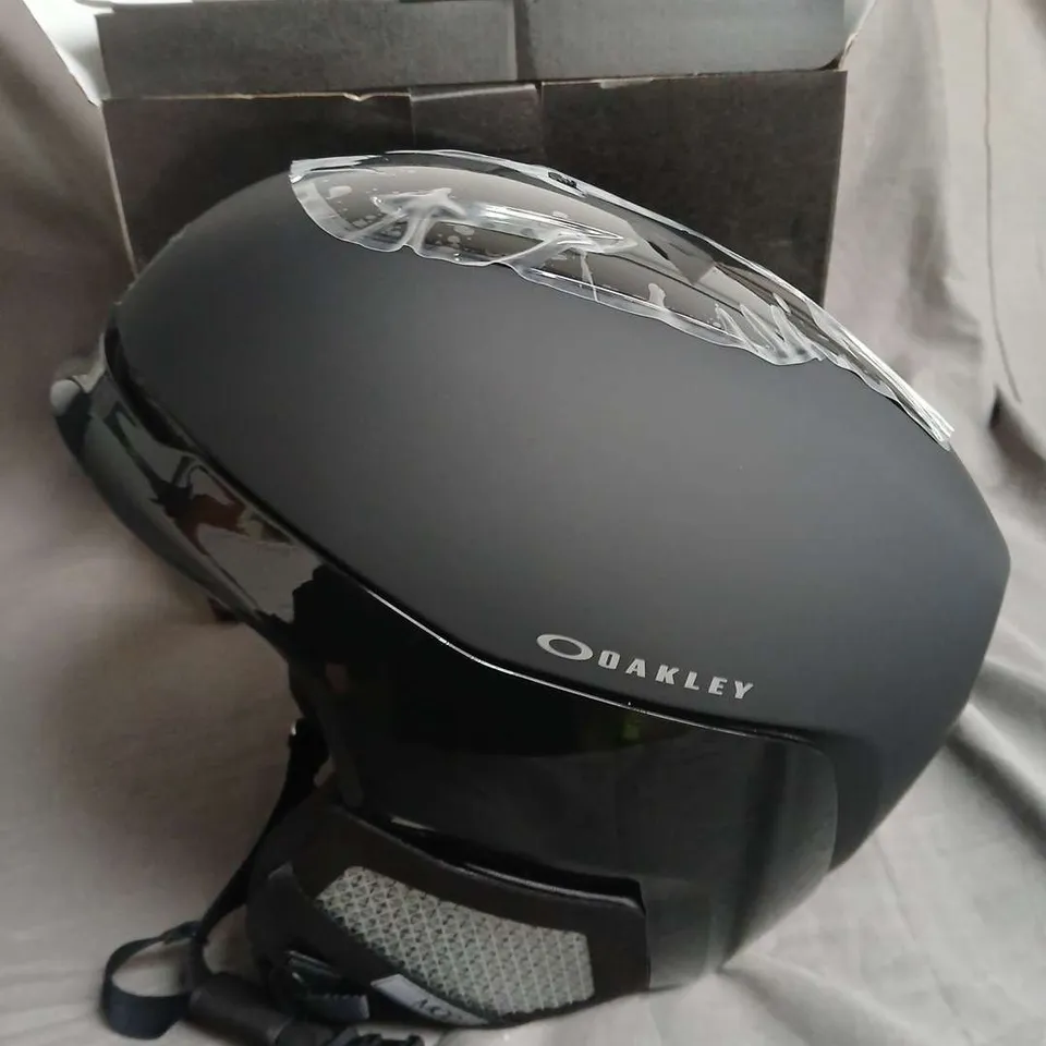 OAKLEY HELMET SIZE L 