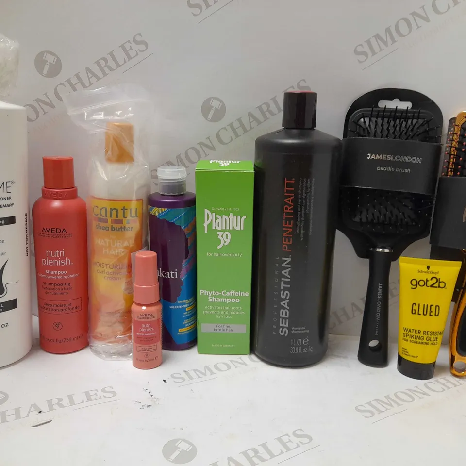 LOT OF APPROX 12 ASSORTED HAIR CARE PRODUCTS TO INCLUDE WATERMANS CONDITIONER, PLANTUR 39 SHAMPOO, JAMES LONDON PADDLE BRUSH, ETC