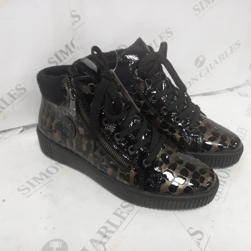 BOXED RIEKER ANTISTRESS TRAINER BOOT WITH SIDE ZIP BLACK MULTI SIZE 5