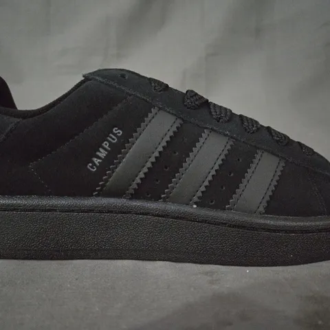 BOXED PAIR OF ADIDAS CAMPUS 00S KID'S SHOES IN BLACK UK SIZE 5