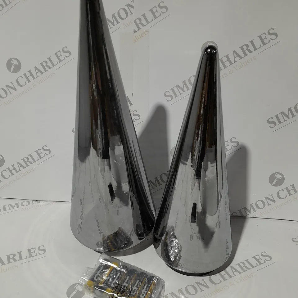 KELLY HOPPEN SET OF 2 INDOOR OUTDOOR PRELIT GLASS DECOR - REFLECTIVE CONES