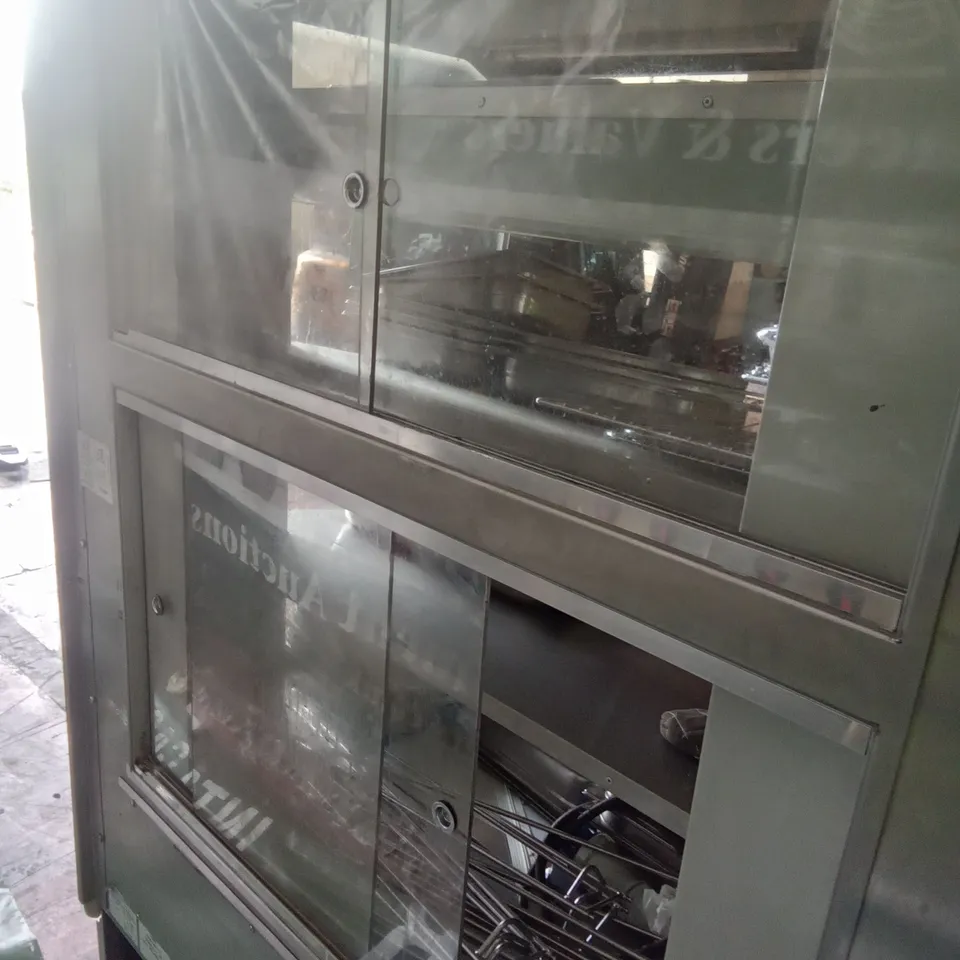 COMMERCIAL SELF SERVE HOT DELI OVEN WITH ACCESSORIES 