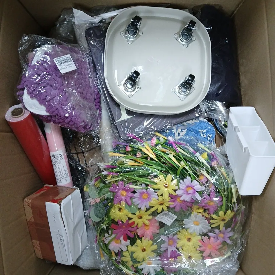 APPROXIMATELY 15 ASSORTED HOUSEHOLD ITEMS TO INCLUDE VENT, HOME DÉCOR, STORAGE RACK ETC