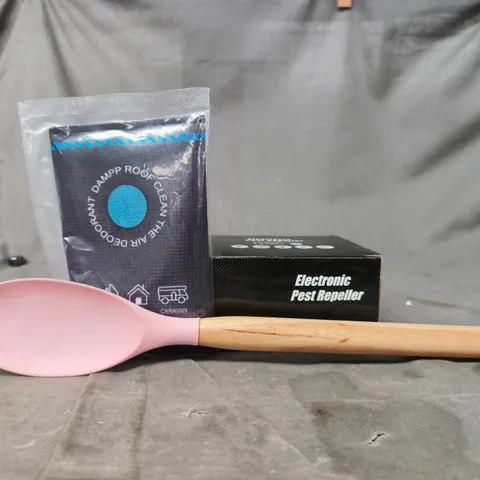 APPROXIMATELY 10 ASSORTED HOUSEHOLD ITEMS TO INCLUDE PEST REPELLER, ETC