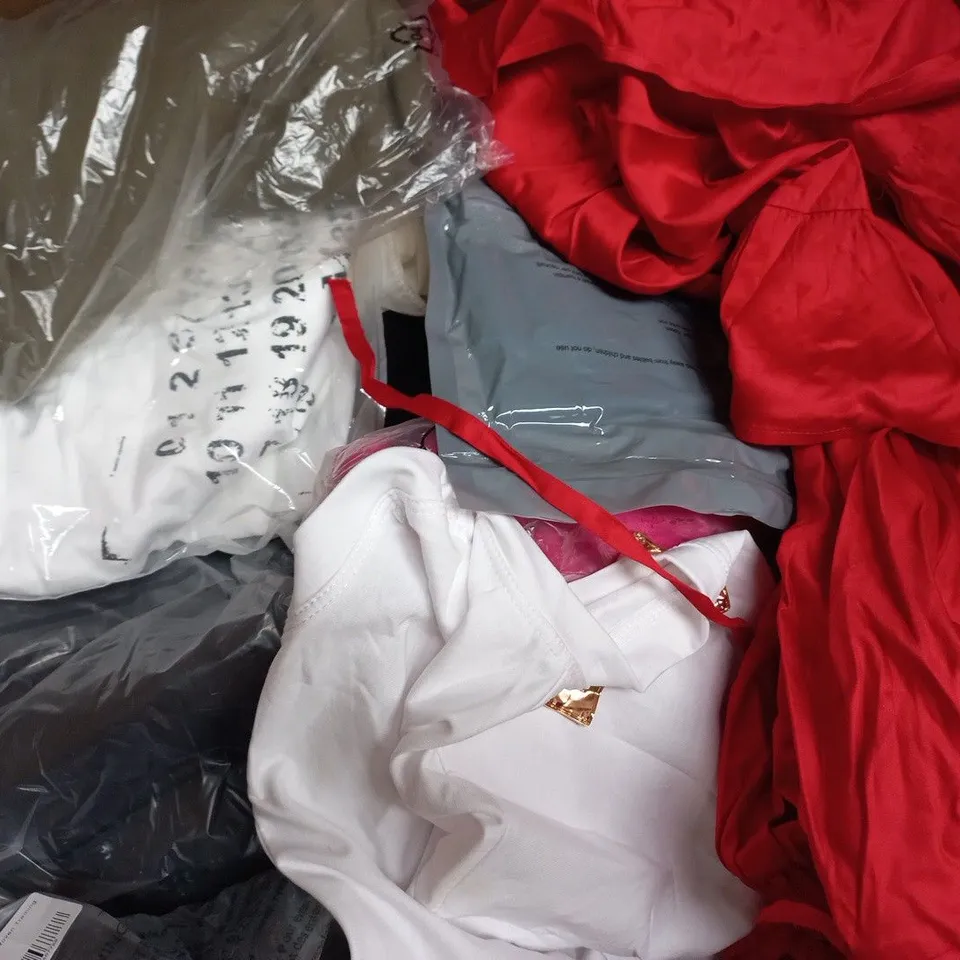 APPROXIMATELY 20 ASSORTED CLOTHING AND FASHION PRODUCTS IN VARIOUS STYLES AND SIZES - COLLECTION ONLY