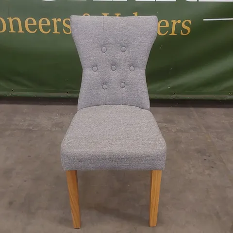 DESIGNER GREY FABRIC BUTTON BACK DINING CHAIR WITH OAK LEGS