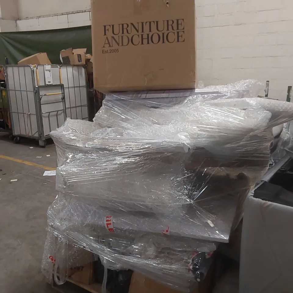 PALLET CONTAINING A LARGE QUANTITY OF ASSORTED FURNITURE PARTS