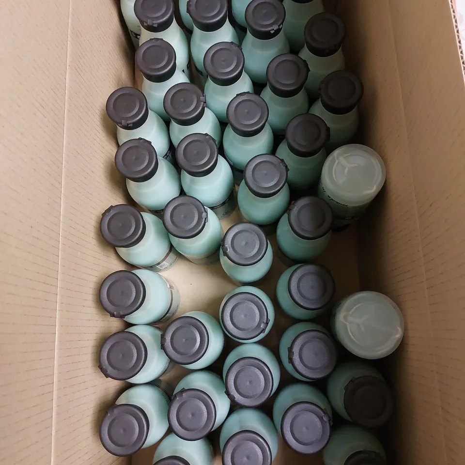 BOX OF APPROXIMATELY 30 AQUOLINA BAGNO SCHIUMA VANILLA & ANISE BATH FOAM 