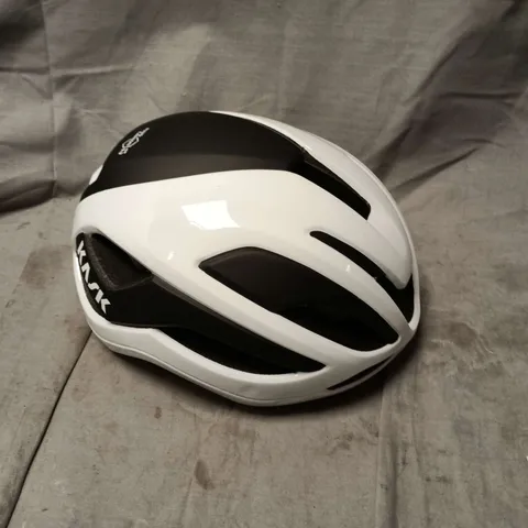 KASK CYCLING HELMET – WHITE/BLACK, SIZE M (52-58 CM)