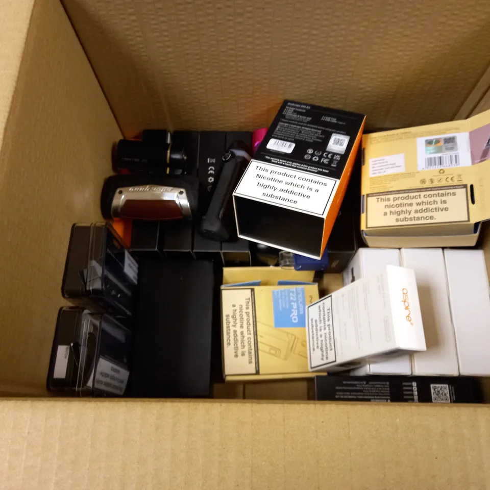 LOT OF APPROXIMATELY 28 E-CIGARETTES AND LIQUIDS TO INCLUDE ASPIRE POCKEX KIT, INNOKIN ENDURA T22 PRO, GEEKVAPE B60, ETC