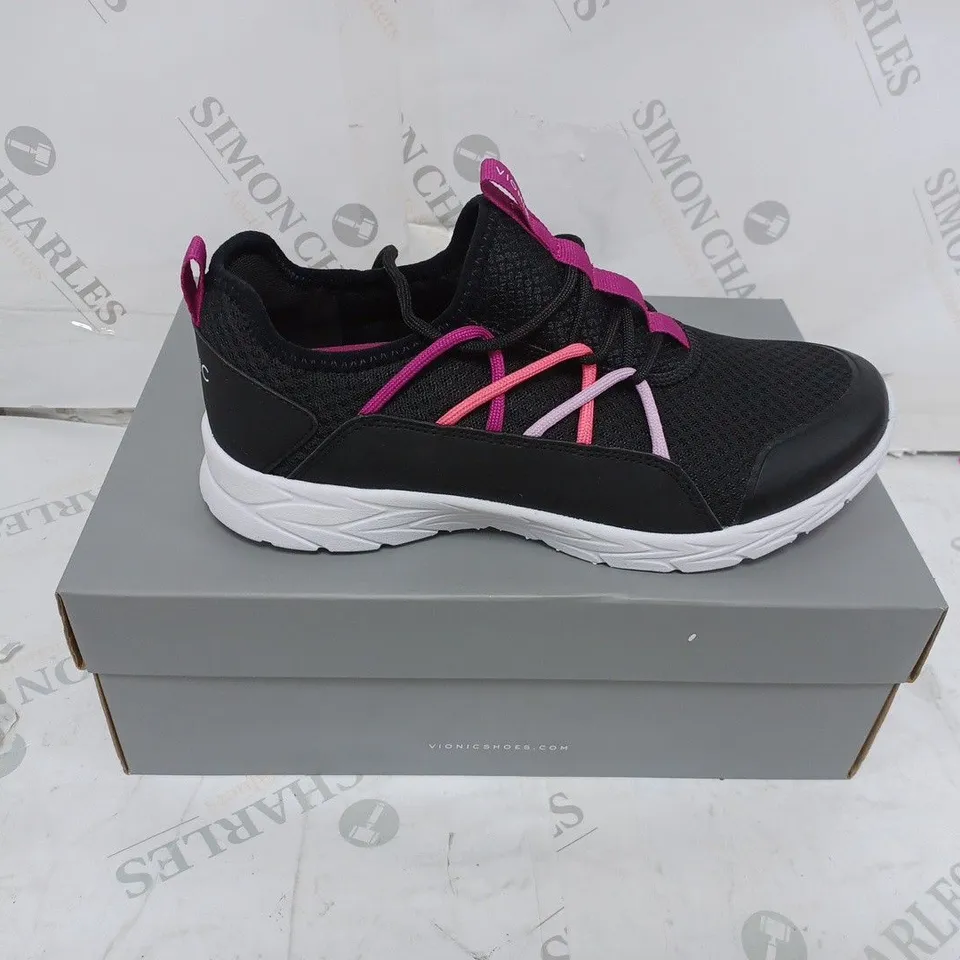 BOXED PAIR OF VIONIC TRAINERS SIZE 7 