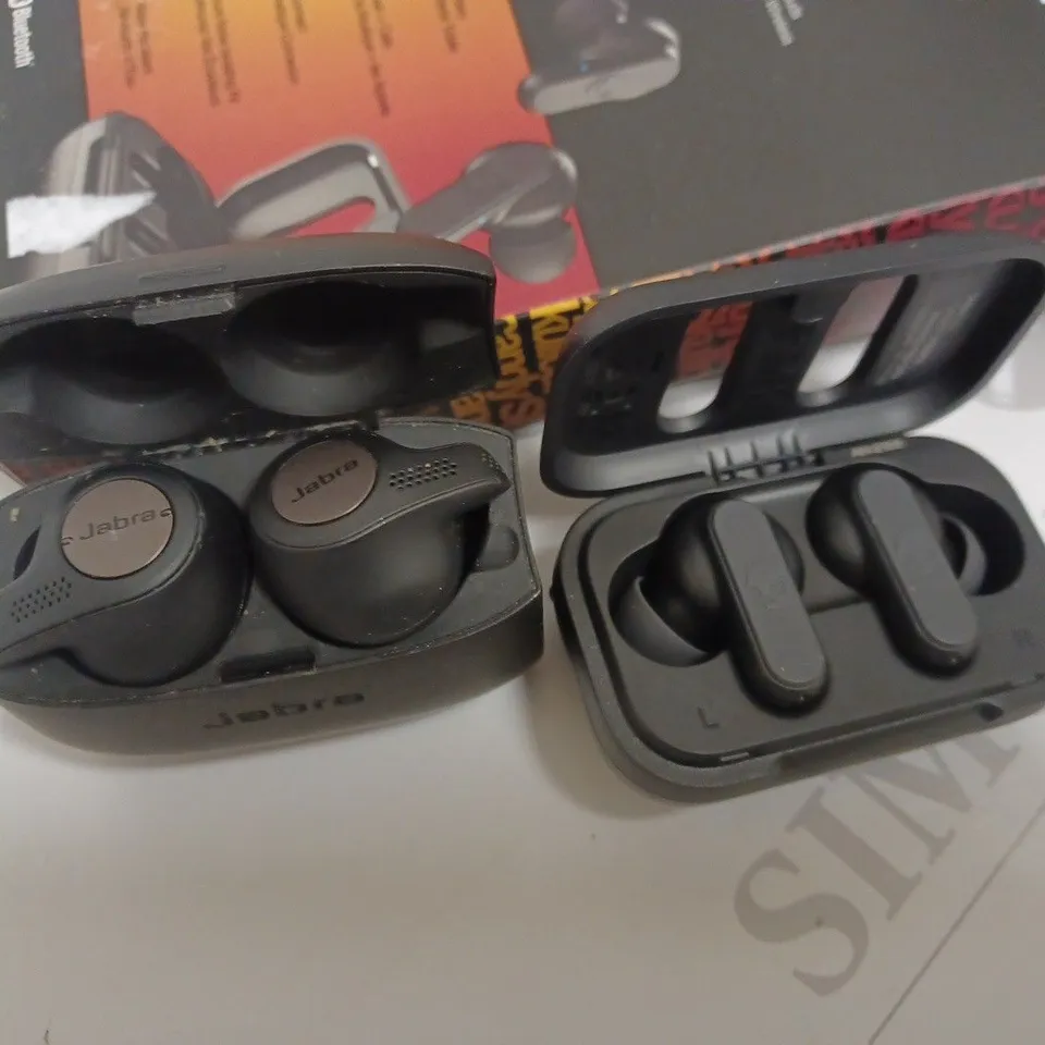LOT OF 2 PAIRS OF EARBUDS TO INCLUDE JABRA AND SKULL CANDY