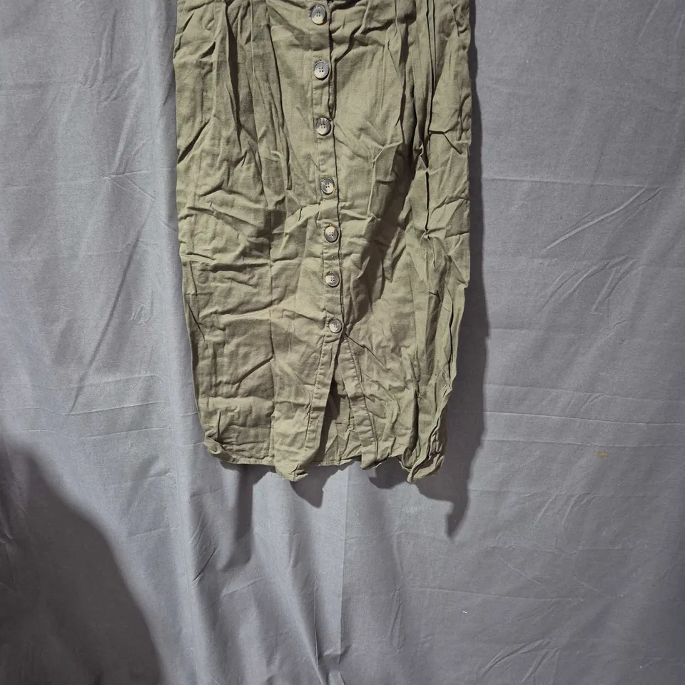 APPROXIMALY 25 ITEMS INCLUDING SKIRTS TOPS COATS ECT