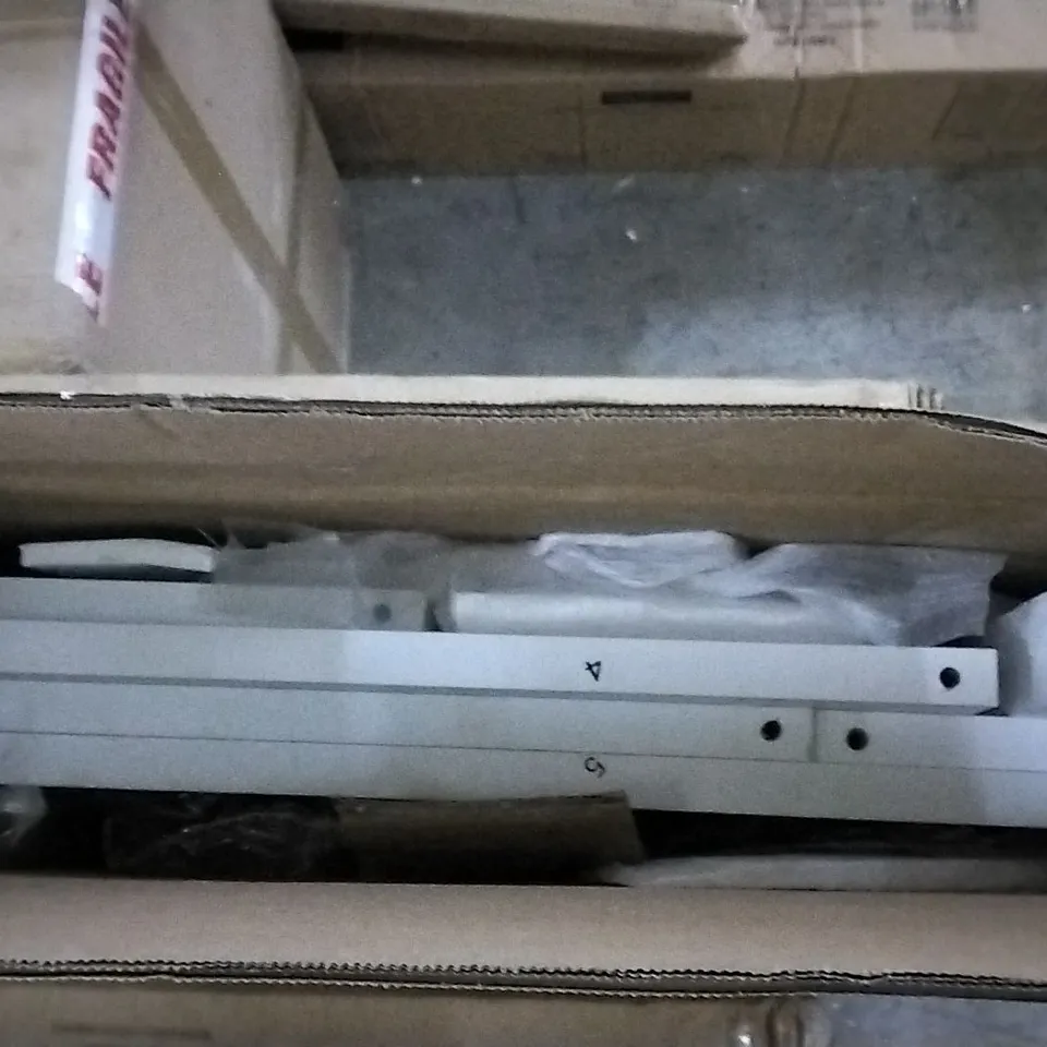 BOXED HIGH CLASS LADDER BOOKCASE GOLD/WHITE