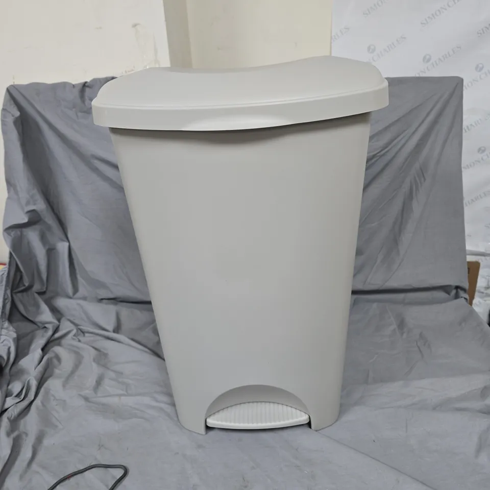 GREY PLASTIC PEDAL WASTE BIN WITH LID 50L