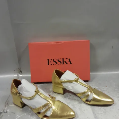 BOXED PAIR OF ESSKA LINA HEELS IN VEGAN GOLD SIZE 40