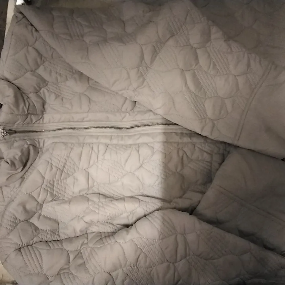 BOX CONTAINING MARLA WAYNE LIGHT GREY JACKET SIZE M , 5 PCS 