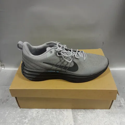 BOXED PAIR OF NIKE LUNAR ROAM PREMIUM TRAINERS IN WOLF GREY ANTHRACITE SIZE UK 10.5