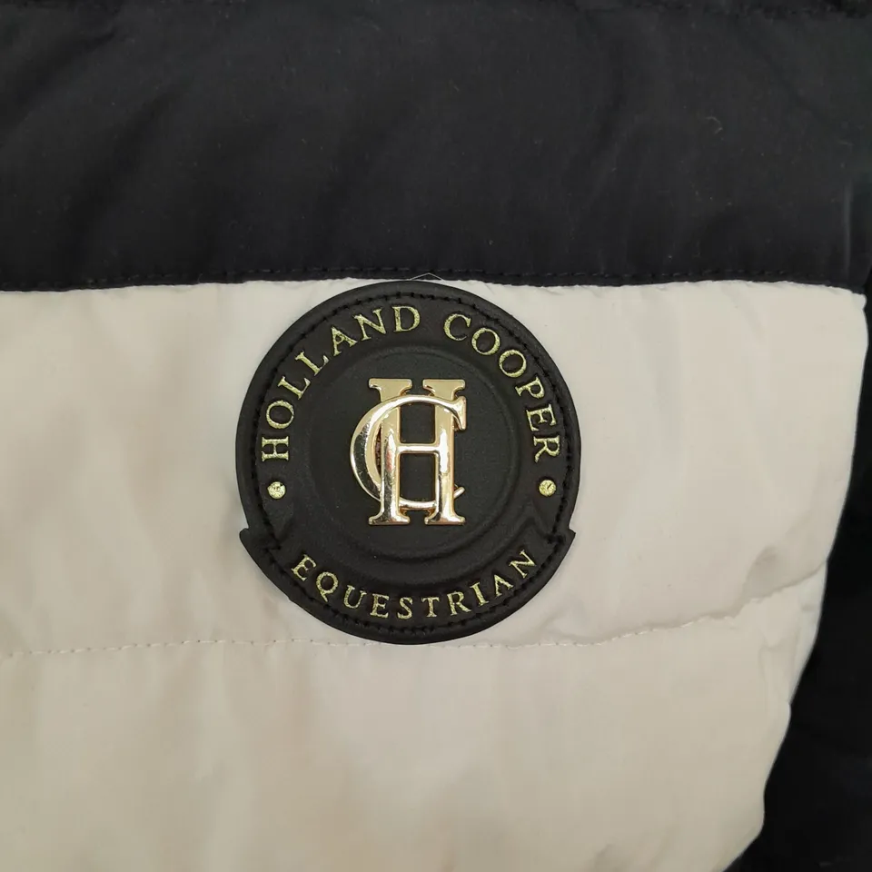 HOLLAND COOPER EQUESTRIAN COART IN BLACK AND WHITE SIZE M