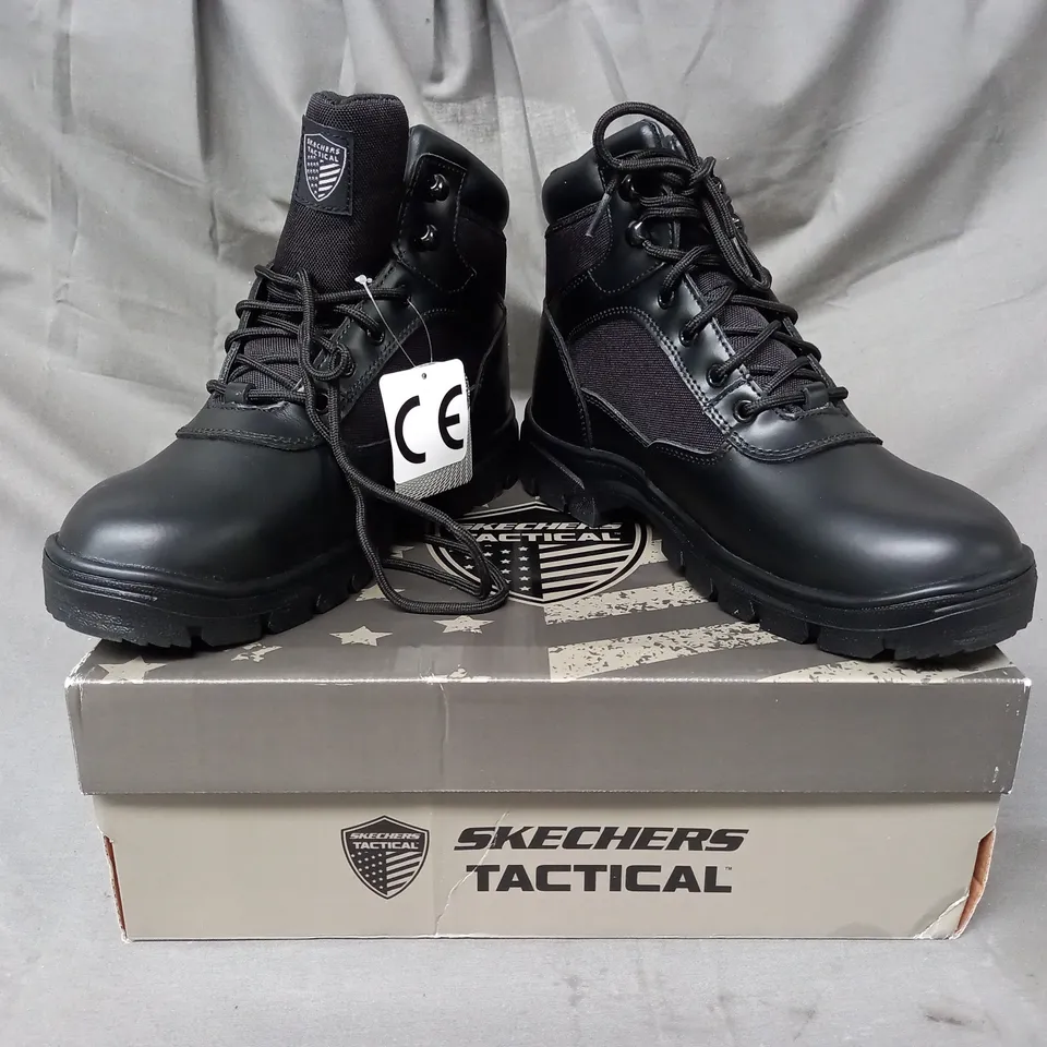 BOXED PAIR OF SKECHERS WATERPROOF SLIP RESISTANT BOOTS IN BLACK SIZE 9