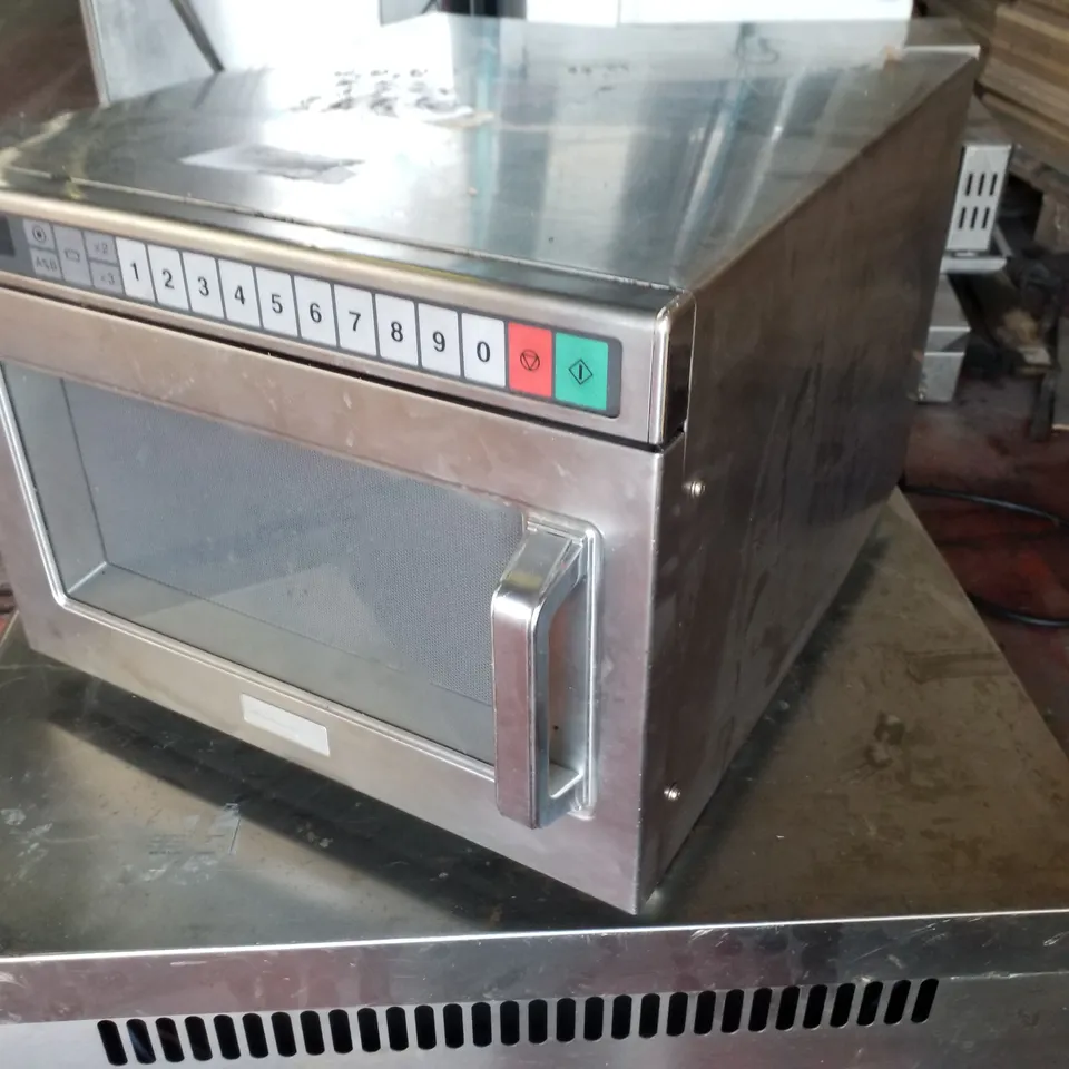 COMMERCIAL MICROWAVE OVEN