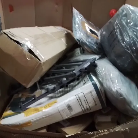 PALLET OF ASSORTED HOUSEHOLD GOODS AND PRODUCTS TO INCLUDE;PLASTIC FENCING,LAUNDRY BASKET,CUSHIONS