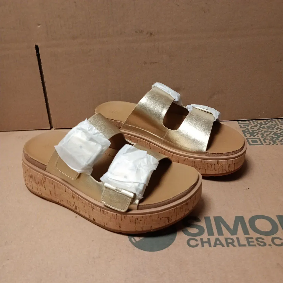 FITFLOP WOMEN'S GOLD METALLIC PLATFORM SANDALS WITH CORK SOLE – UK SIZE 6