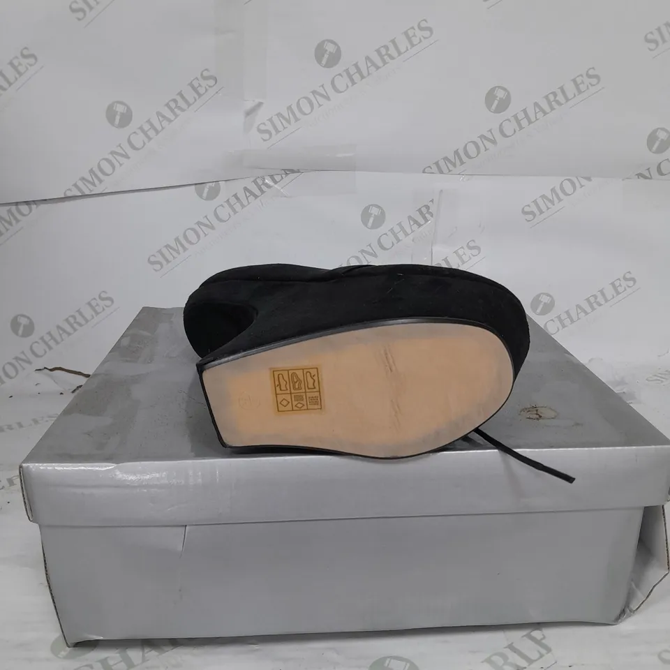 BOXED PAIR OF CASANDRA PLATFORM LACE UP HEEL BOOT IN BLACK SUEDE SIZE 3