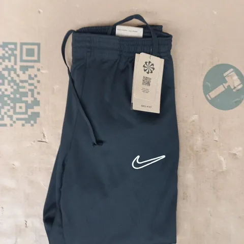 NIKE STANDARD FIT WOMEN'S PANTS IN BLACK SIZE SMALL