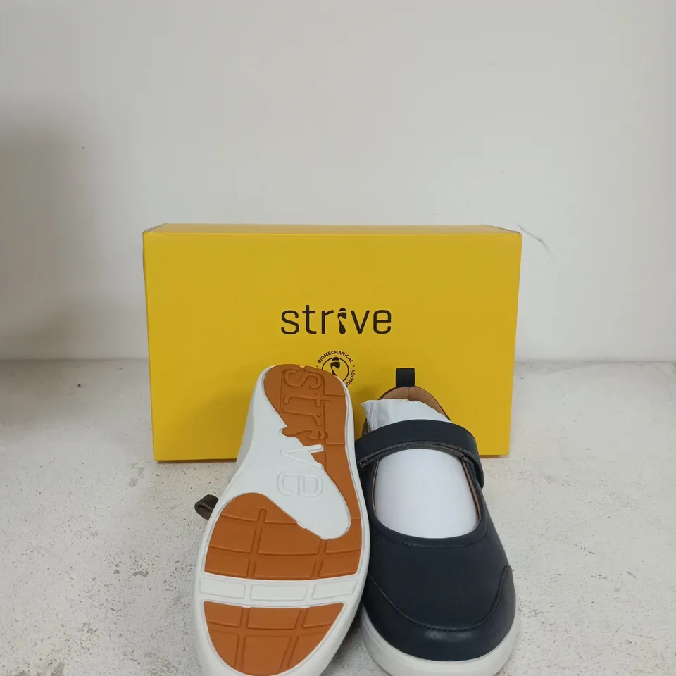 STRVE NAVY VELCRO-STRAP TRAINERS – BOXED SIZE UK 6