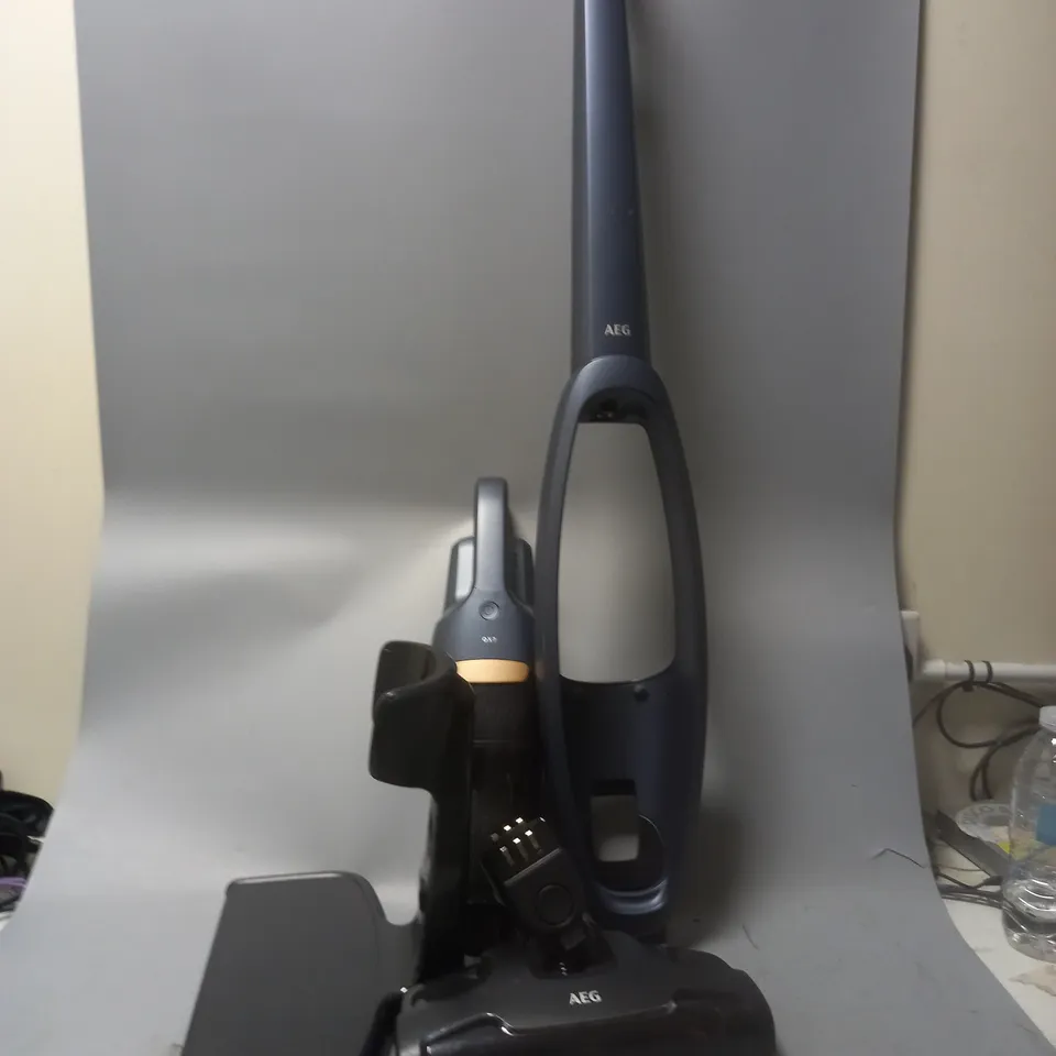 AEG QX7-1-50IB CORDLESS VACUUM CLEANER - COLLECTION ONLY