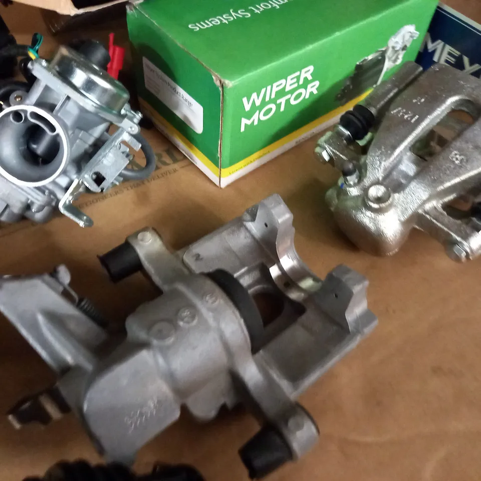 LOT OF 10 ASSORTED CAR PARTS TO INCLUDE EWIPER MOTOR AND METAL TANK - COLLECTION ONLY