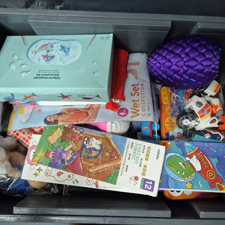 APPROXIMATELY 20 ASSORTED TOYS & GAMES TO INCLUDE UNO ALL WILD GAME, KIDS MAGNETIC PUZZLE, LEMONADE BOARD GAME, ETC