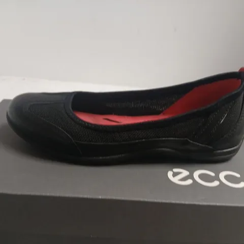 ECCO WOMENβS SLIP-ON SHOES β BLACK LEATHER, UK3 (EU35)