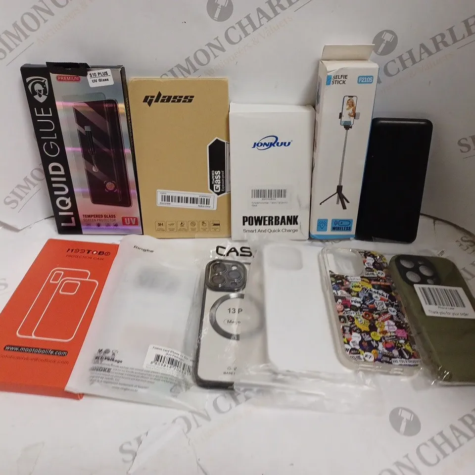 APPROXIMATELY 25 ASSORTED SMARTPHONE ACCESSORIES TO INCLUDE CASES, CHARGING CABLES, POWER BANKS ETC 