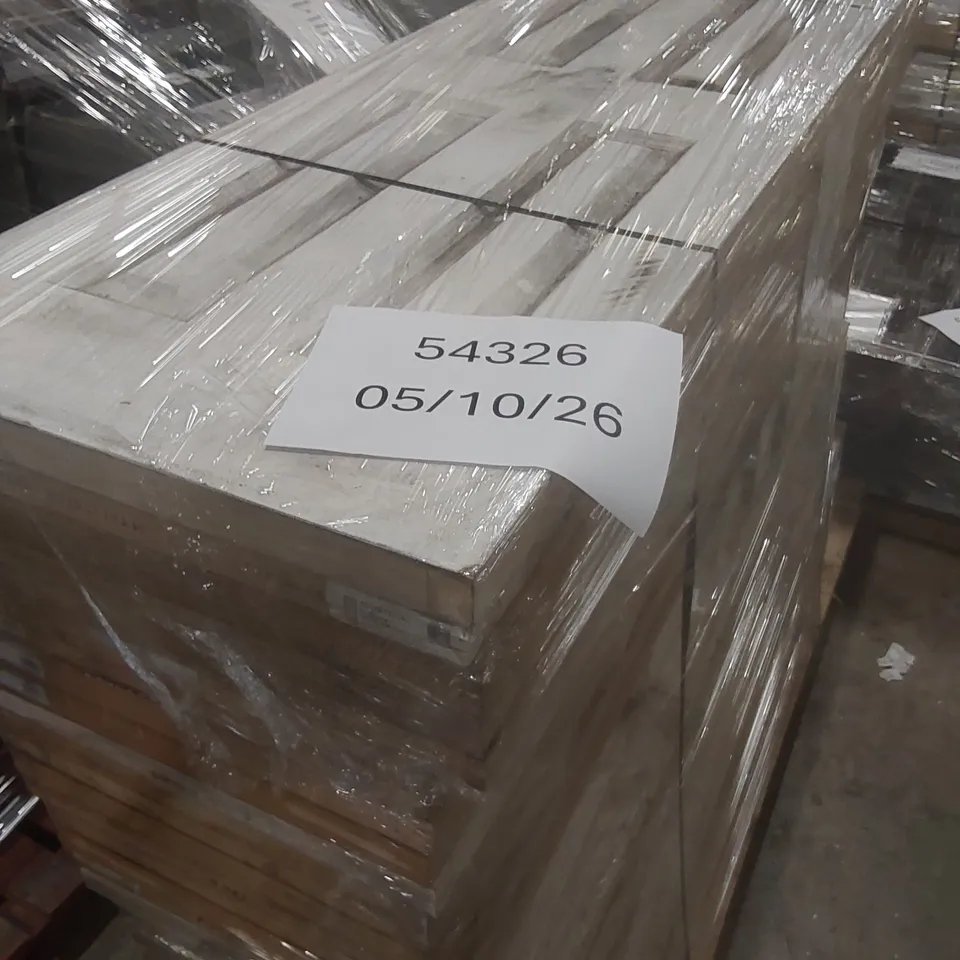 PALLET CONTAINING APPROXIMATELY 30x MIXED BRANDED INTERNAL HOUSEHOLD DOORS