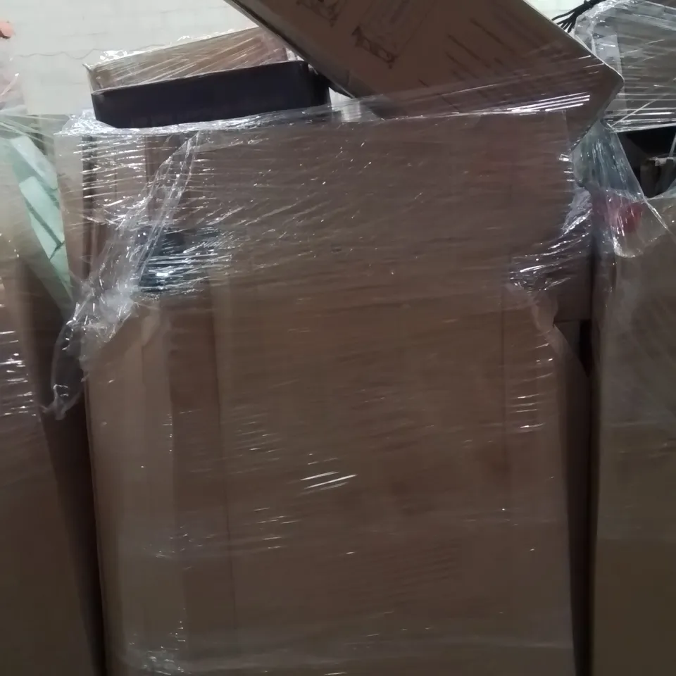 PALLET CONTAINING A LARGE QUANTITY OF DRYING WARDROBE WITH HEAT SEALING COVER